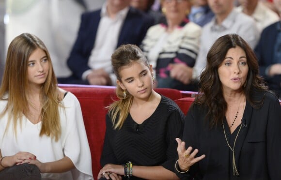 Cristiana Reali avec ses filles Elisa Huster et Toscane Huster - Enregistrement de l' émission "Vivement Dimanche" à Paris le 24 septembre 2014.