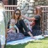 Jessica Alba enceinte et son mari Cash Warren passent la journée au parc de Coldwater avec leurs enfants Honor et Haven à Beverly Hills, le 1er octobre 2017