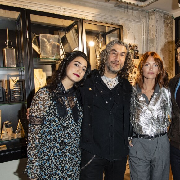 Exclusif - Marina Gauthier, Serge Muller, Caroline Receveur et son compagnon Hugo Philip lors du cocktail dînatoire expérimental "Guitar Players Show" organisé à la boutique Mad Lords "House of jewelry", située rue Saint Honoré. Paris, le 22 novembre 2018. © Pierre Perusseau/Bestimage