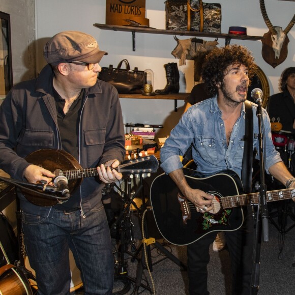 Exclusif - Yarol Poupaud lors du cocktail dînatoire expérimental "Guitar Players Show" organisé à la boutique Mad Lords "House of jewelry", située rue Saint Honoré. Paris, le 22 novembre 2018. © Pierre Perusseau/Bestimage