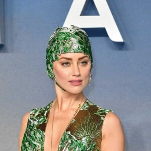 Amber Heard (robe Valentino) - Les célébrités à la première de Aquaman au Leicester Square à Londres, le 26 novembre 2018