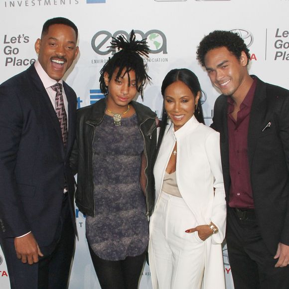 Will Smith, Jada Pinkett, Willow Smith et Trey Smith - Célébrités arrivant au 26ème EMA Awards au studio de la Warner à Burbank le 22 octobre 2016