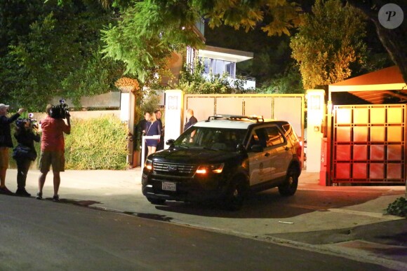 Exclusif - La police de Los Angeles arrive en nombre au domicile de Rihanna pour un cambriolage en cours. le 25 septembre 2018.