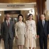La reine Letizia d'Espagne (vêtue d'une robe Asos) et la première dame de Chine Peng Liyuan ont visité le 28 novembre 2018 le théâtre royal à Madrid.