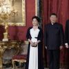 Le roi Felipe VI d'Espagne et la reine Letizia, qui portait pour l'occasion le fabuleux "diadème russe" (ou "loop tiara") de Cartier, ont donné un dîner officiel en l'honneur du président de la République populaire de Chine Xi Jinping et sa femme Peng Liyuan le 28 novembre 2018 au palais royal à Madrid.