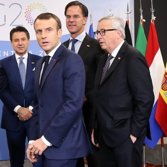 Giuseppe Conte, président du conseil des ministres d'Italie, le président Emmanuel Macron, Mark Rutte, premier ministre des Pays-Bas, Jean-Claude Juncker, président de la commission européenne - Le président Emmanuel Macron lors d'une réunion de coordination européenne dans le cadre du sommet du G20 au centre Costa Salguero à Buenos Aires, Argentine le 30 novembre 2018. © Stéphane Lemouton / Bestimage