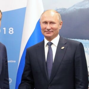 Le président de la République française Emmanuel Macron rencontre son homologue le président de la Russie Vladimir Poutine en marge du sommet du G20 à Buenos Aires, Argentine, le 30 novembre 2018. The President of France, Emmanuel Macron and the President of Russia, Vladimir Putin, during a meeting on the margins of the 2018 G20 Leaders' Summit.30/11/2018 - Buenos Aires