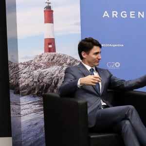 Le président de la République française Emmanuel Macron, et le premier ministre du Canada, Justin Trudeau, lors d'une réunion bilatérale lors de la deuxième journée du Sommet des dirigeants du G20 à Buenos Aires, Argentine, le 1er décembre 2018. © Stéphane Lemouton/Bestimage