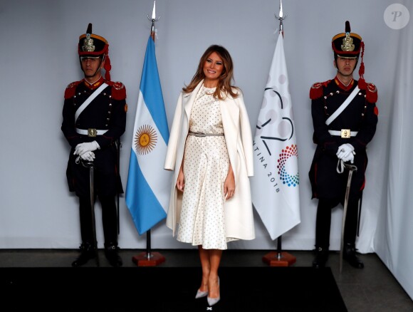 Melania Trump arrive au musée d'art latino-américain de Buenos Aires lors d'une visite avec les autres premières dames le 1er décembre 2018 lors du sommet du G20.