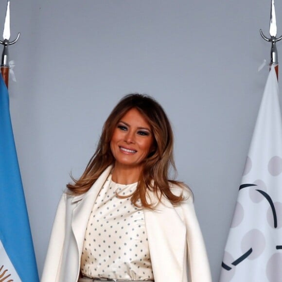 Melania Trump arrive au musée d'art latino-américain de Buenos Aires lors d'une visite avec les autres premières dames le 1er décembre 2018 lors du sommet du G20.