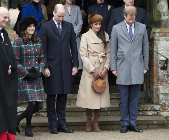 Kate Middleton, duchesse de Cambridge, et Meghan Markle étaient réunies pour la première fois en public le 25 décembre 2017, avec le prince William et le prince Harry au sein de la famille royale britannique, lors de la messe de Noël à Sandringham.