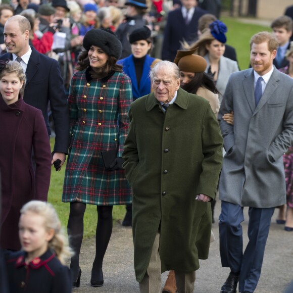 Kate Middleton, duchesse de Cambridge, et Meghan Markle étaient réunies pour la première fois en public le 25 décembre 2017, avec le prince William et le prince Harry au sein de la famille royale britannique, lors de la messe de Noël à Sandringham.