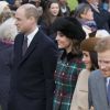 Kate Middleton, duchesse de Cambridge, et Meghan Markle étaient réunies pour la première fois en public le 25 décembre 2017, avec le prince William et le prince Harry au sein de la famille royale britannique, lors de la messe de Noël à Sandringham.