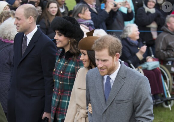 Kate Middleton, duchesse de Cambridge, et Meghan Markle étaient réunies pour la première fois en public le 25 décembre 2017, avec le prince William et le prince Harry au sein de la famille royale britannique, lors de la messe de Noël à Sandringham.