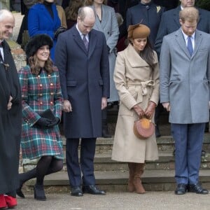 Kate Middleton, duchesse de Cambridge, et Meghan Markle étaient réunies pour la première fois en public le 25 décembre 2017, avec le prince William et le prince Harry au sein de la famille royale britannique, lors de la messe de Noël à Sandringham.