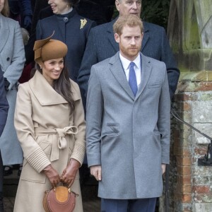 Kate Middleton, duchesse de Cambridge, et Meghan Markle étaient réunies pour la première fois en public le 25 décembre 2017, avec le prince William et le prince Harry au sein de la famille royale britannique, lors de la messe de Noël à Sandringham.