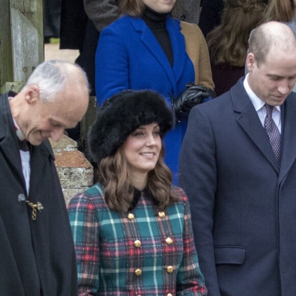 Kate Middleton, duchesse de Cambridge, et Meghan Markle étaient réunies pour la première fois en public le 25 décembre 2017, avec le prince William et le prince Harry au sein de la famille royale britannique, lors de la messe de Noël à Sandringham.