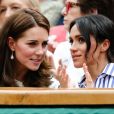  Kate Middleton, duchesse de Cambridge, et Meghan Markle, duchesse de Sussex, à Wimbledon le 14 juillet 2018. 