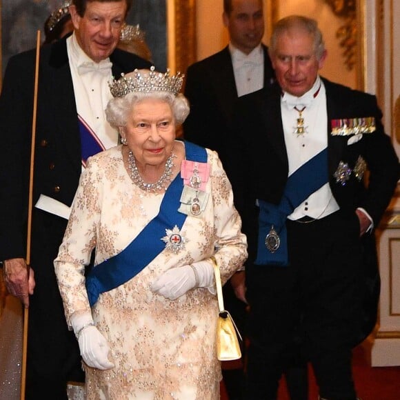 La reine Elisabeth II d'Angleterre - La famille royale d'Angleterre accueille les invités lors d'une réception pour les membres du corps diplomatique au palais de Buckingham à Londres le 4 décembre 2018.