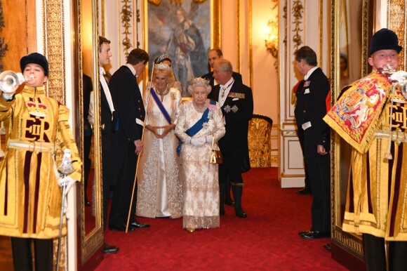 Camilla Parker Bowles, duchesse de Cornouailles, le prince Charles, prince de Galles, la reine Elisabeth II d'Angleterre - La famille royale d'Angleterre accueille les invités lors d'une réception pour les membres du corps diplomatique au palais de Buckingham à Londres le 4 décembre 2018.