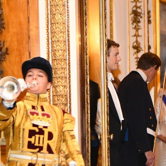 Camilla Parker Bowles, duchesse de Cornouailles, le prince Charles, prince de Galles, la reine Elisabeth II d'Angleterre - La famille royale d'Angleterre accueille les invités lors d'une réception pour les membres du corps diplomatique au palais de Buckingham à Londres le 4 décembre 2018.