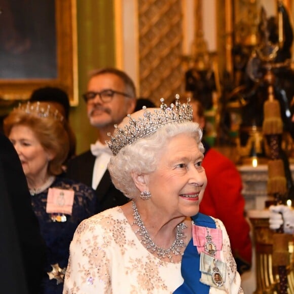 Elizabeth II salue la famille de l'ambassador de Norvège - La famille royale d'Angleterre accueille les invités lors d'une réception pour les membres du corps diplomatique au palais de Buckingham à Londres le 4 décembre 2018.