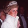 Archives - La princesse Diana (portant la tiare Lover's Knot) lors d'une visite d'état à Hong Kong. Le 1er novembre 1989