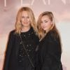 Estelle Lefébure avec sa fille Emma Smet à l'avant-première du film "Holy Lands" au cinéma UGC Normandie à Paris, France, le 4 décembre 2018. © Coadic Guirec/Bestimage