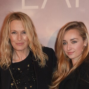 Estelle Lefébure avec sa fille Emma Smet à l'avant-première du film "Holy Lands" au cinéma UGC Normandie à Paris, France, le 4 décembre 2018. © Coadic Guirec/Bestimage