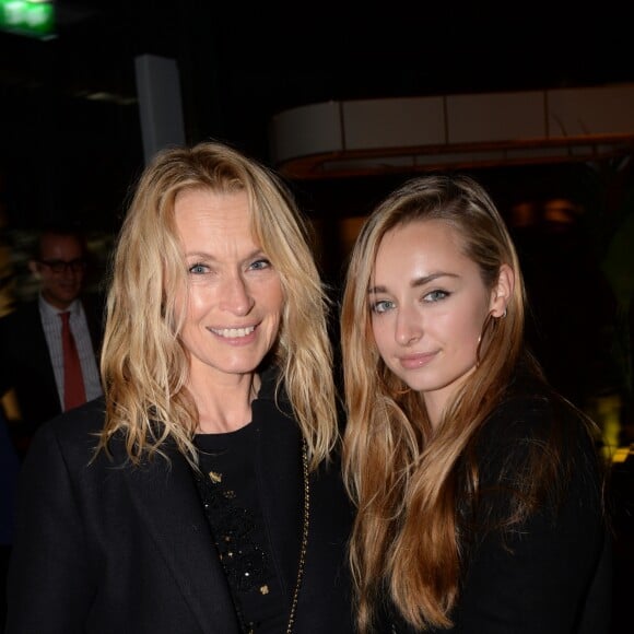 Exclusif - Estelle Lefébure et sa fille Emma Smet à l'after-party du film "Holy Lands" au restaurant le Beefbar (Rue Marbeuf dans le 8ème arrondissement) à Paris, France, le 4 décembre 2018. © Rachid Bellak/Bestimage