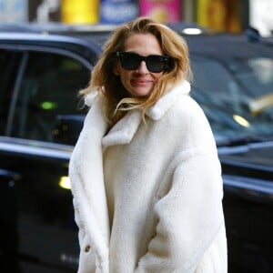 Julia Roberts arrive au studio de l'émission Colbert Show à New York. Le 4 décembre 2018.