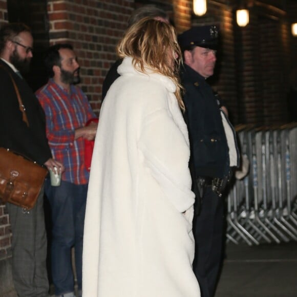 Julia Roberts quitte le studio de l'émission The Late Show with Stephen Colbert à New York. Le 4 décembre 2018.