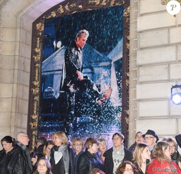 Semi-exclusif - Inauguration de l'exposition "Johnny" du photographe Daniel Angeli à la mairie de Levallois-Perret le 6 décembre 2018. © Coadic Guirec/Bestimage