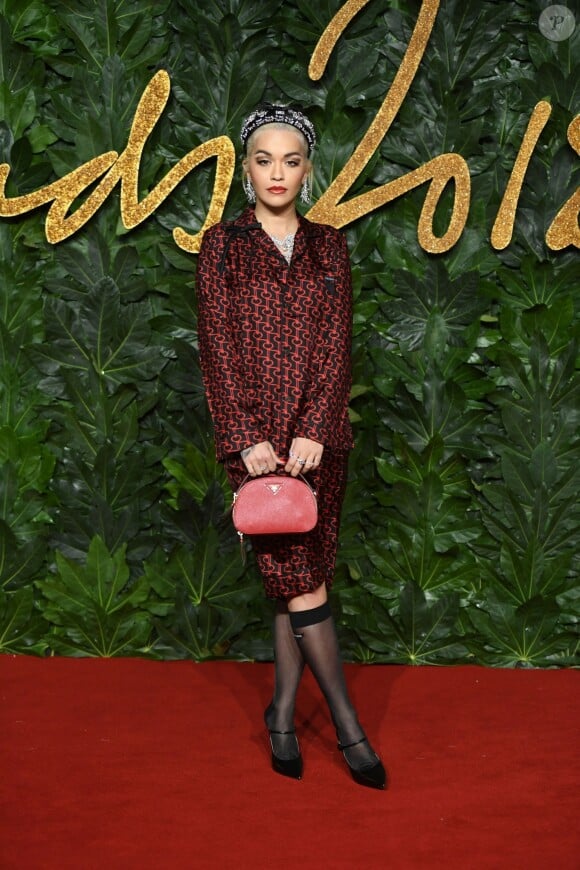 Rita Ora assiste aux Fashion Awards 2018 au Royal Albert Hall à Londres, le 10 décembre 2018.