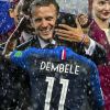 Le président Emmanuel Macron et Ousmane Dembélé - Finale de la Coupe du Monde de Football 2018 en Russie à Moscou, opposant la France à la Croatie (4-2) le 15 juillet 2018 © Moreau-Perusseau / Bestimage