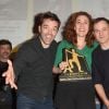 Prix de "la Bobine d'or" (prix du public) : remis à "Pile Poil" écrit par Lauriane Escaffre et Yvonnick Muller remis par le membre du jury tiré au sort - 7e festival Cours Charlie, Courts ! au cinéma Chaplin St Lambert à Paris le 8 décembre 2018. © Guirec Coadic/Bestimage