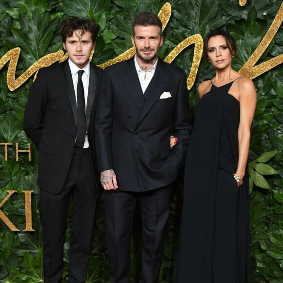 David, Brooklyn et Victoria Beckham assistent aux Fashion Awards 2018 au Royal Albert Hall à Londres, le 10 décembre 2018.