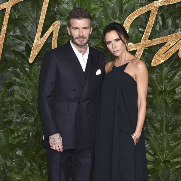 David, Brooklyn et Victoria Beckham assistent aux Fashion Awards 2018 au Royal Albert Hall à Londres, le 10 décembre 2018.