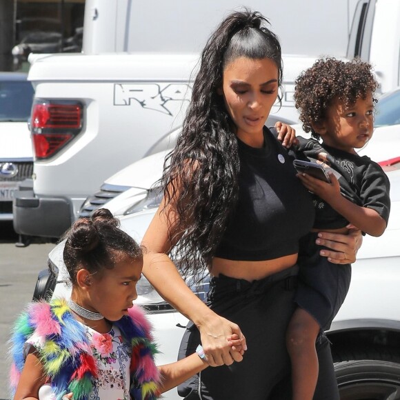 Kim Kardashian et ses enfants North West et Saint West - Les Kardashians sont allés déjeuner avec leurs enfants au restaurant Carousel à Los Angeles, le 13 juillet 2018