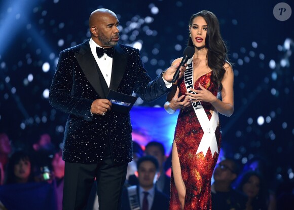 Steve Harvey et la Miss Philippines Catriona Gray à Miss Univers 2018. Bangkok, le 16 décembre 2018.