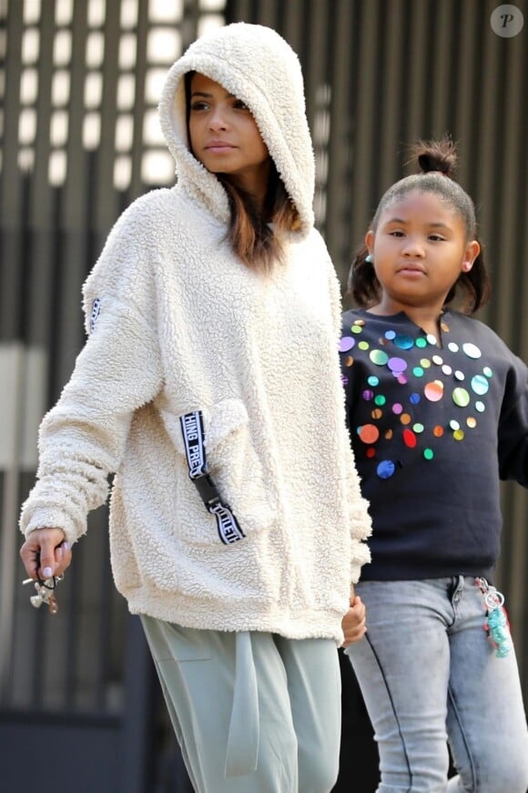 Exclusif - Christina Milian fait du shopping avec sa fille Violet dans les rues de Los Angeles, le 15 décembre 2018.