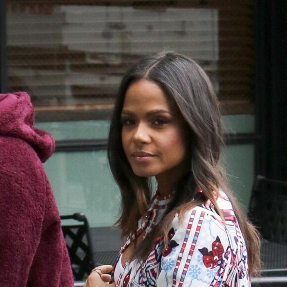 Christina Milian arrive à l'émission Extra pour faire la promotion de son émission Memories of Christmas à Universal City, le 5 décembre 2018.