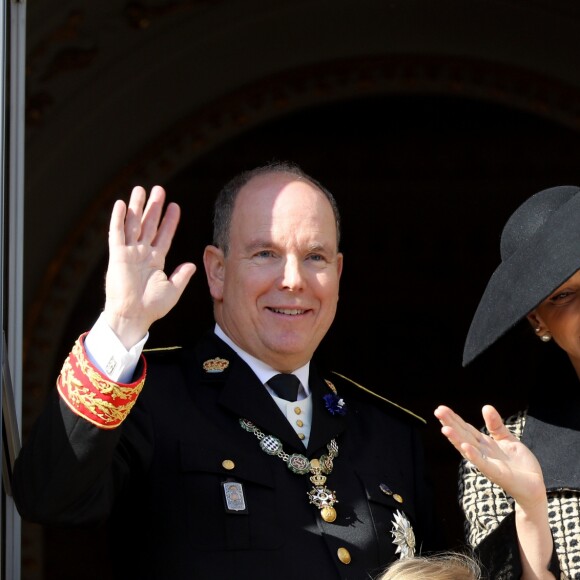 Le prince Albert II de Monaco, sa femme la princesse Charlene et leurs enfants, la princesse Gabriella et le prince Jacques - La famille princière de Monaco au balcon du palais lors de la fête nationale monégasque. Le 19 novembre 2018. © Dominique Jacovides / Bestimage