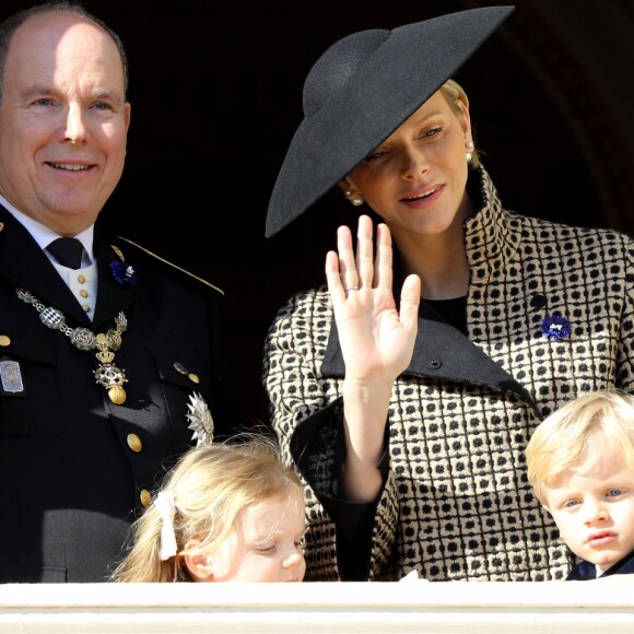 Le prince Albert II de Monaco, sa femme la princesse Charlene et leurs enfants, la princesse Gabriella et le prince Jacques - La famille princière de Monaco au balcon du palais lors de la fête nationale monégasque. Le 19 novembre 2018. © Dominique Jacovides / Bestimage