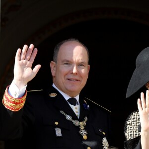 Le prince Albert II de Monaco, sa femme la princesse Charlene et leurs enfants, la princesse Gabriella et le prince Jacques - La famille princière de Monaco au balcon du palais lors de la fête nationale monégasque. Le 19 novembre 2018. © Dominique Jacovides / Bestimage