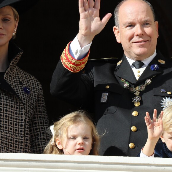 Le prince Albert II de Monaco, sa femme la princesse Charlene et leurs enfants, la princesse Gabriella et le prince Jacques - La famille princière de Monaco au balcon du palais lors de la fête nationale monégasque. Le 19 novembre 2018. © Dominique Jacovides / Bestimage