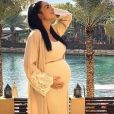 Jazz, enceinte de son deuxième enfant, radieuse en robe moulante aux Maldives - Instagram, 29 novembre 2018
