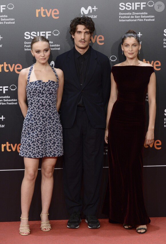 Lily Rose Depp, Louis Garrel et sa femme Laetitia Casta - Les célébrités arrivent à la première du film 'A Faithful Man' lors du 66ème festival du film de San Sebastian en Espagne le 22 septembre 2018.