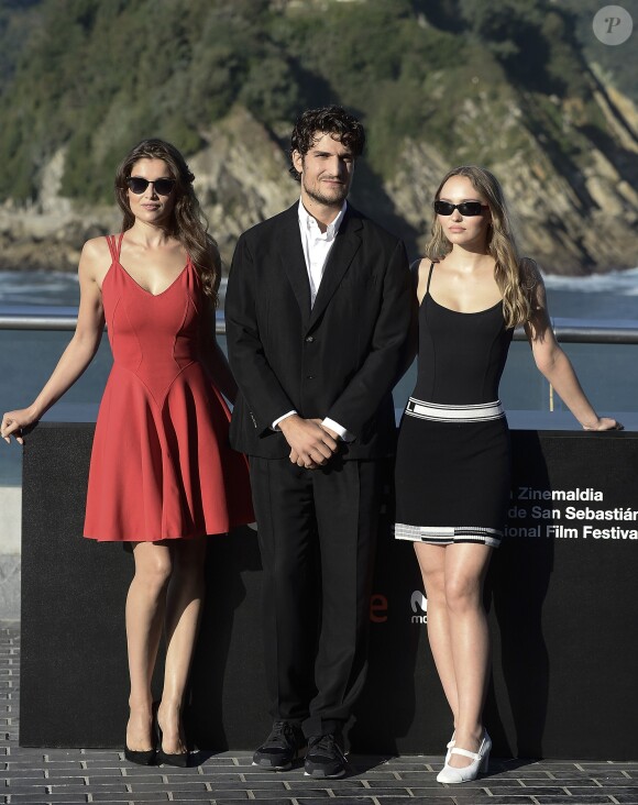 Lily Rose Depp, Laetitia Casta, Louis Garrel au photocall de "L'homme Fidèle" au 66ème Festival du Film de Saint-Sébastien, le 22 septembre 2018