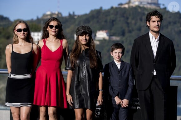 Lily Rose Depp, Laetitia Casta, Louis Garrel au photocall de "L'homme Fidèle" au 66ème Festival du Film de Saint-Sébastien, le 22 septembre 2018